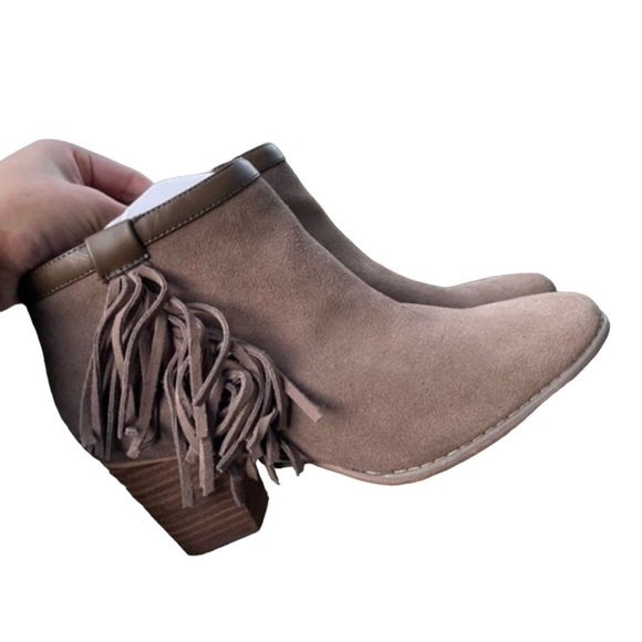 Taupe Fringe Women’s Booties Size 9 Wide - Picture 2 of 4